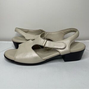 SAS Sandals Womens 9.5 S Slingback Off White Iridescent Shoes